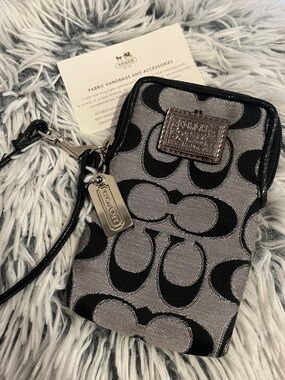 Coach Black Signature Wristlet Wallet Case Purse Bag CC Poppy Monogram C Patent